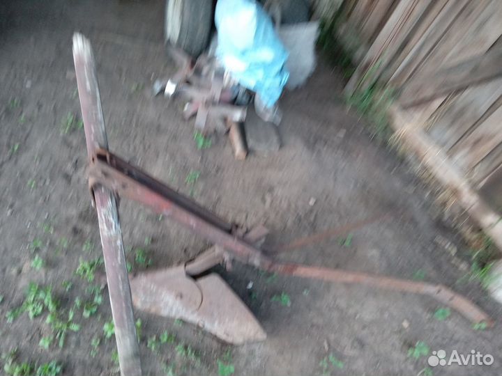 Плуг окучник ручной