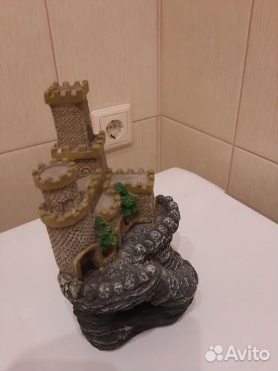 Замок для аквариума