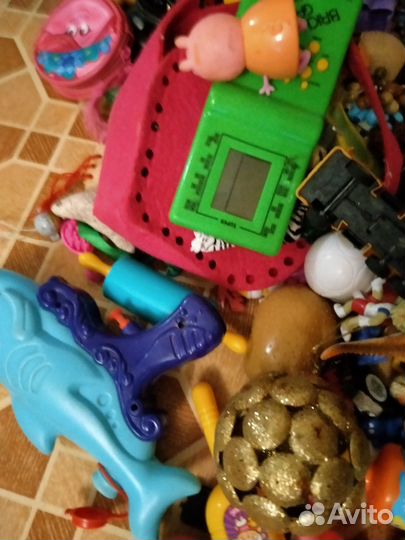 Кучу игрушек