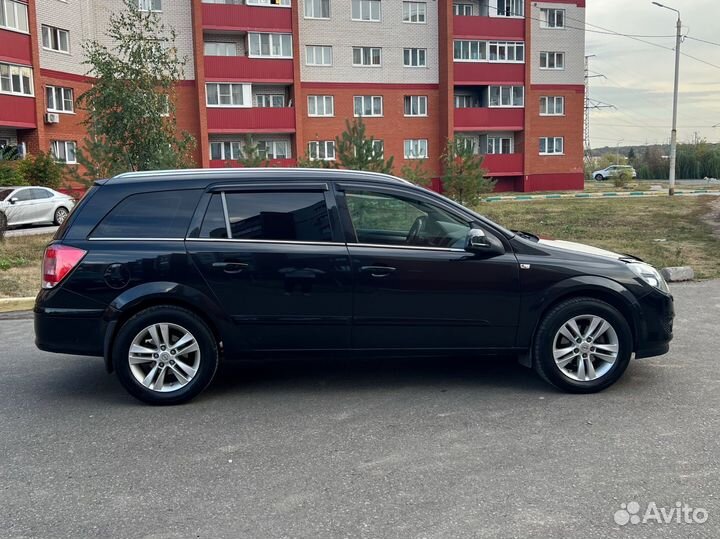 Opel Astra 1.8 МТ, 2013, 262 000 км