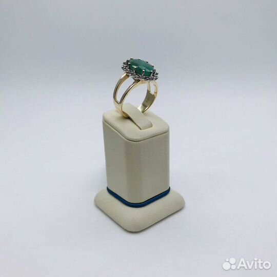 Золотое кольцо с изумрудом 4 ct