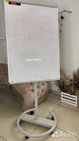 Доска флипчарт магнитно маркерная на колесах