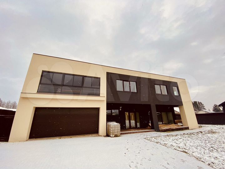 Коттедж 480 м² на участке 10 сот.