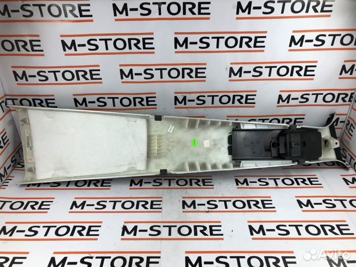 Обшивка стойки левая Mercedes-Benz M-Class W164