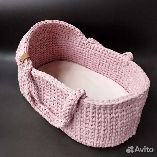 Вязаная люлька для куклы