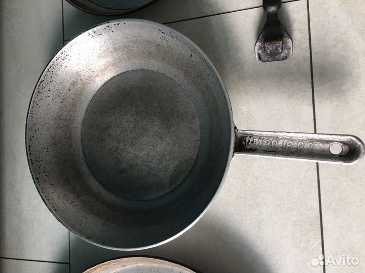 Противень и сковородки б/у