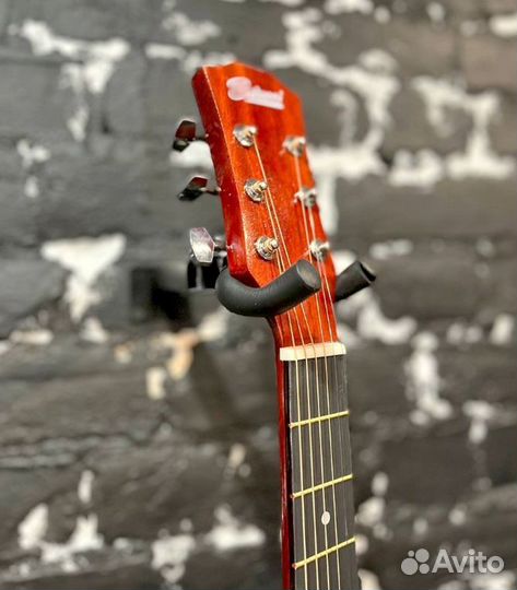 Акустическая гитара Белучи