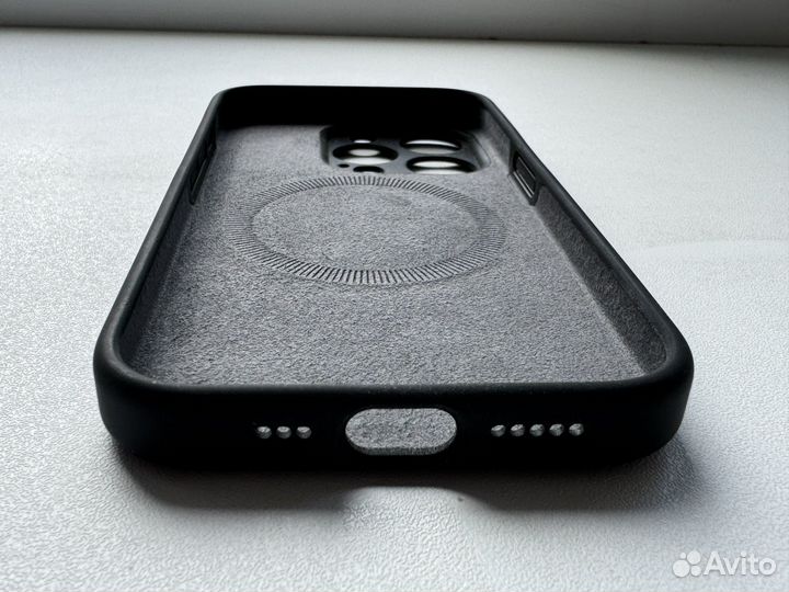 Силиконовый плотный чехол для iPhone 15 pro