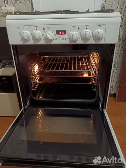 Газовая плита с электрической духовкой 