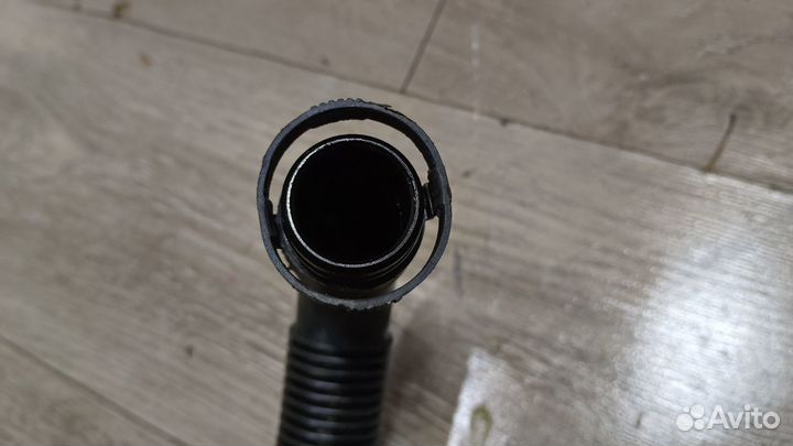 Патрубок вентиляции газов для 2.0 ALT 06B129657D