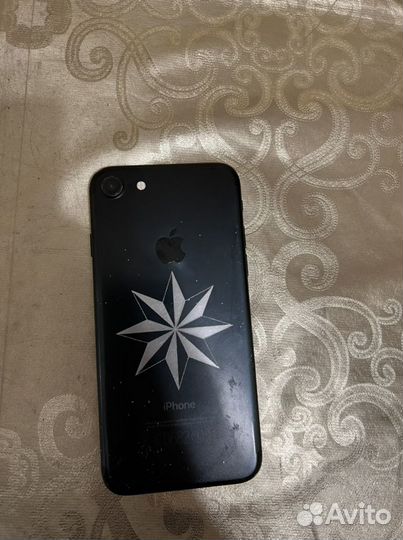 Телефон iPhone 7