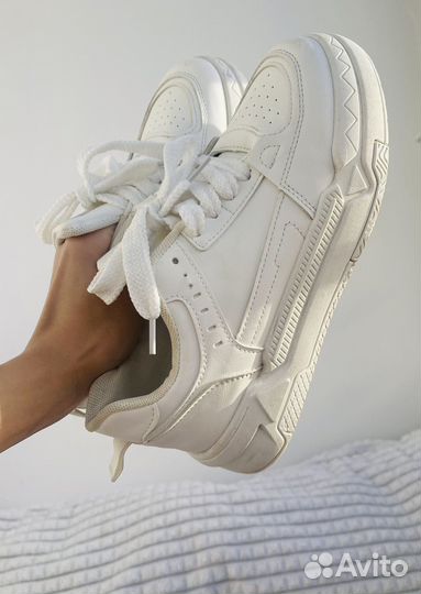 Кроссовки женские