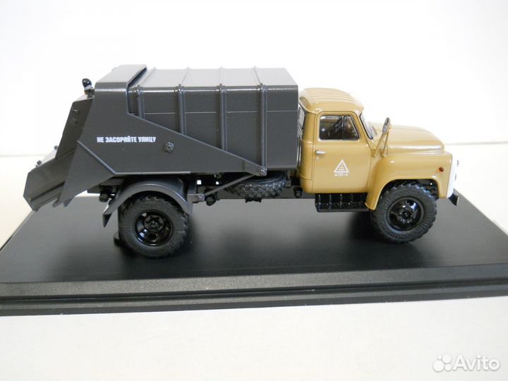 Модель автомобиля-мусоровоза 53М(53) 1:43