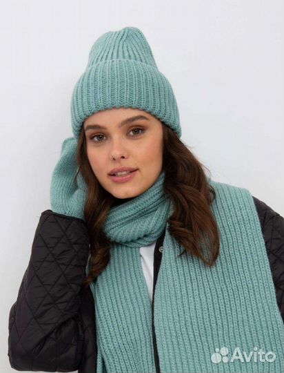 Комплект шапка, шарф и варежки новый