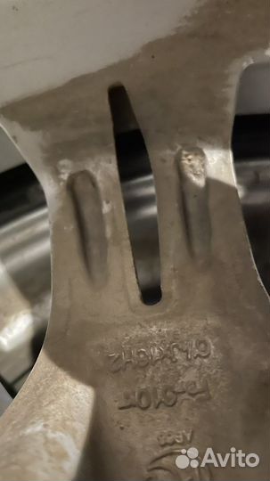 Продам комплект литых дисков