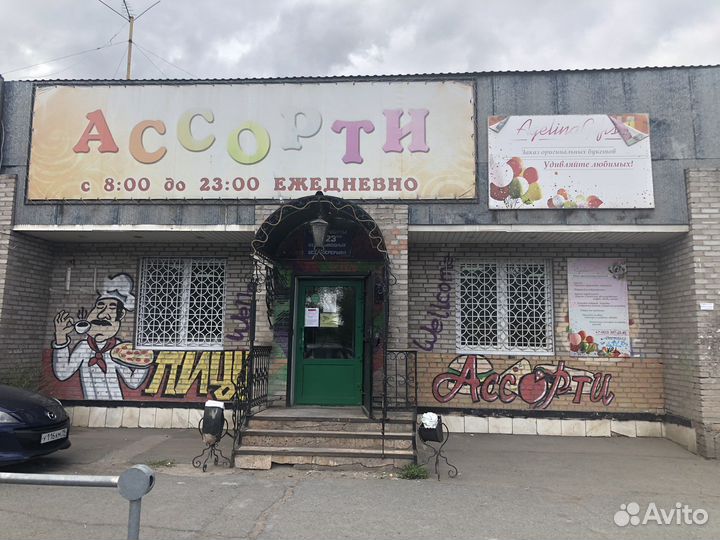 Работник в кафе