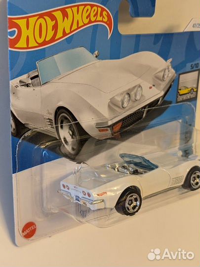 Модель Hot Wheels 72 Stingray Convertible