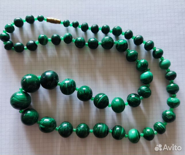 Бусы, малахит