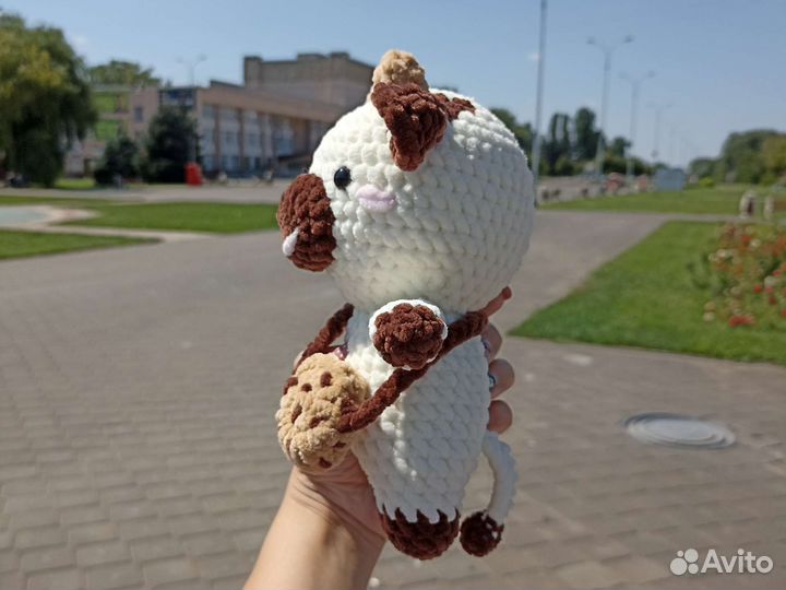 Вязаная мягкая игрушка Корова