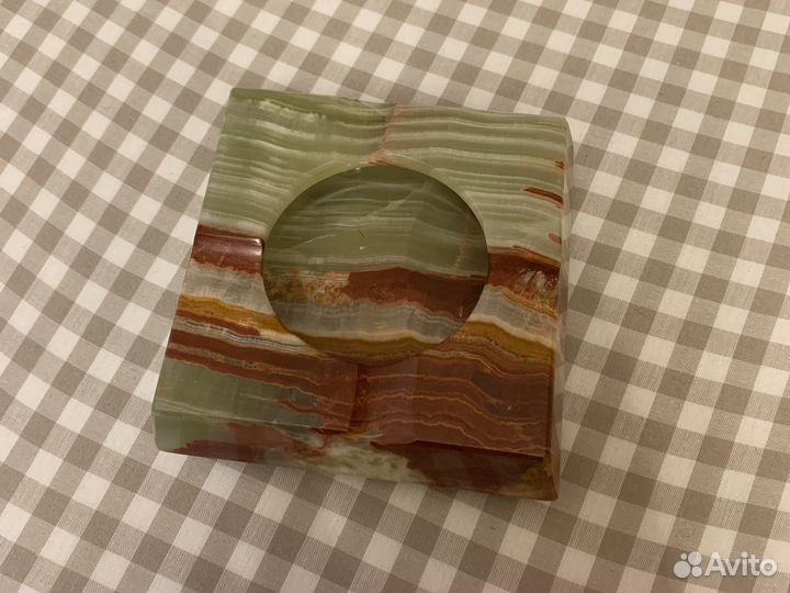 Ваза из оникса