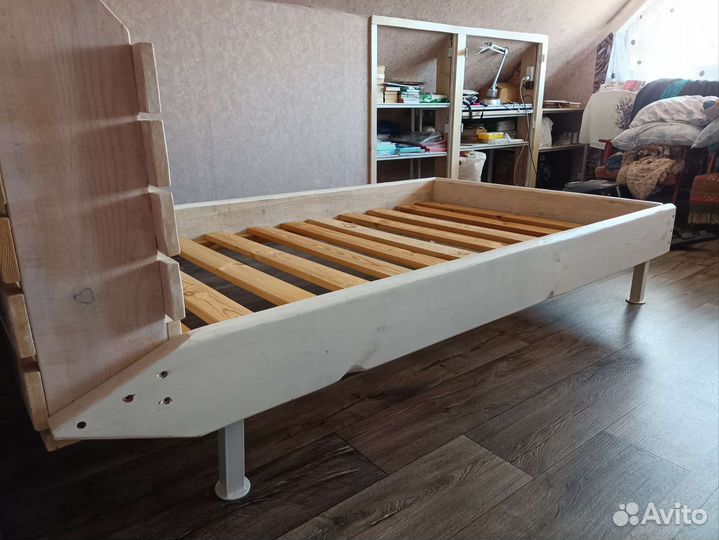 Кровать