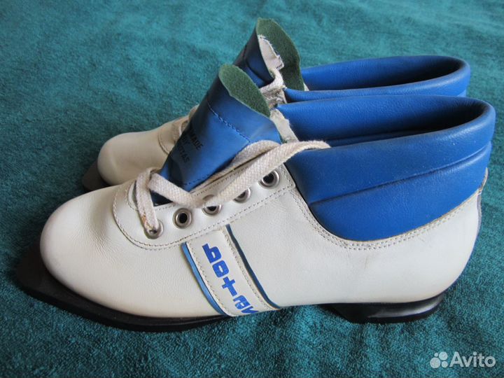 Винтажные лыжные ботинки botas