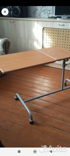 Прикроватный столик