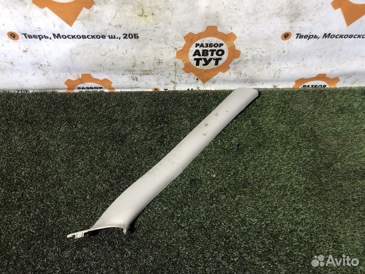 Накладка стойки передняя правая Renault Duster