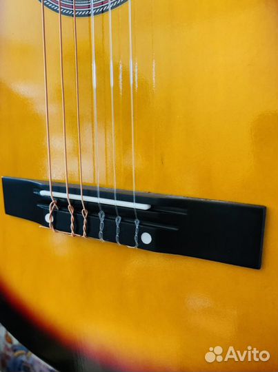 Гитара классическая + аксессуар