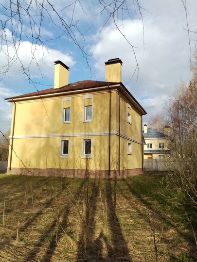 Коттедж 300 м² на участке 15 сот.