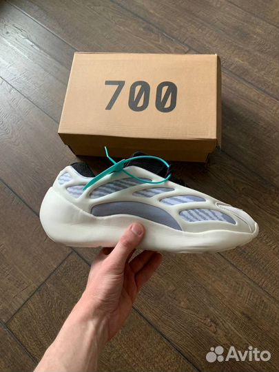 Кроссовки adidas yeezy boost 700