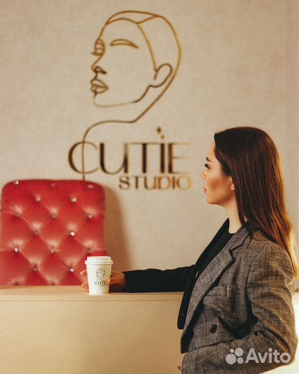 Мастер по наращиванию ресниц