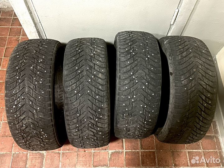 Nokian Tyres Hakkapeliitta 8 215/55 R17 98T