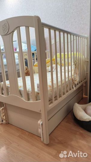 Детская кроватка с продольным маятником