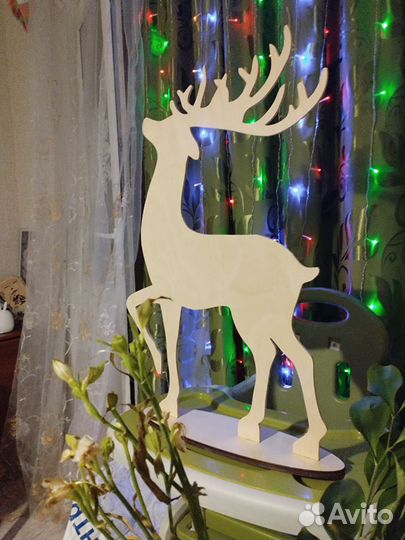 Олень деревянный новогодний