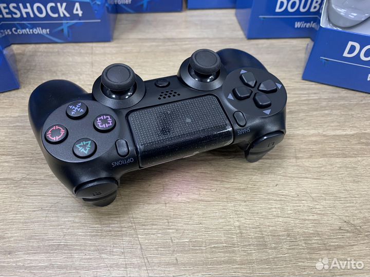 Джойстик PS4 DualShock 4 черный/белый