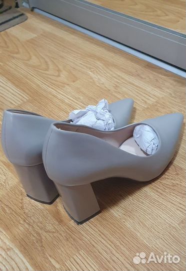 Туфли женские 39 размер бежевые