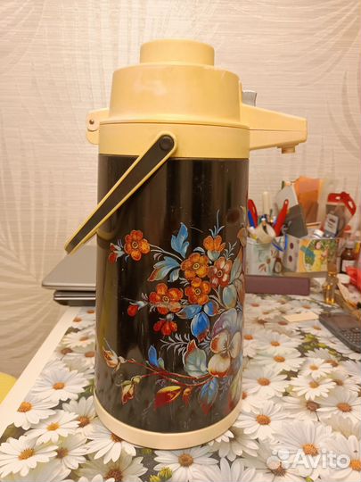 Термос с помпой 2 л крышка и дно снимается.Торг