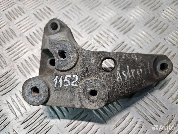 Кронштейн кпп левый Opel Astra H