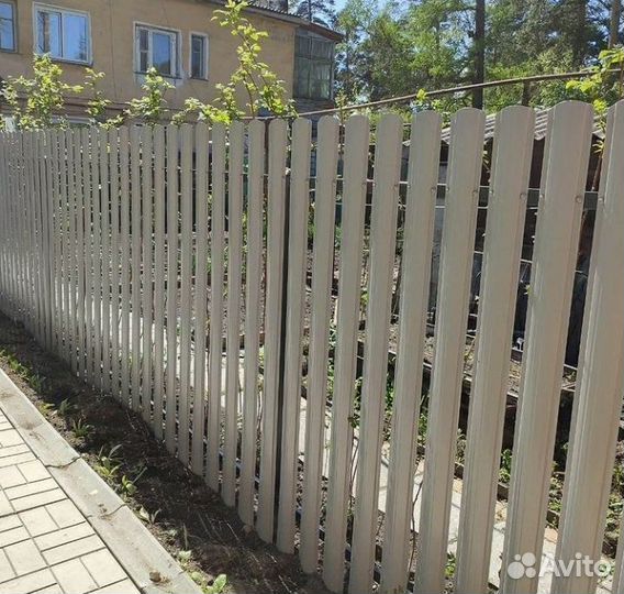 Мeтaлличеcкий штакeтник