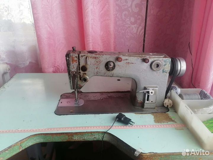 Продам профессиональную швейную машинку