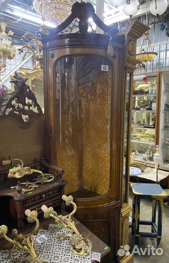 Витрина угловая. Мебель массив. Винтажная мебель