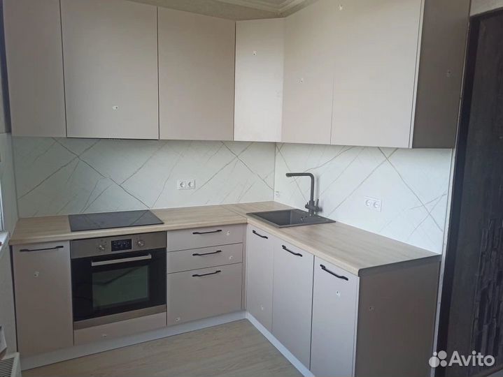 Бежевая кухня в наличии