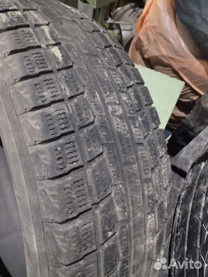 Yokohama 104ZR 215/60 R17