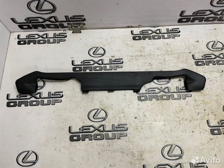 Накладка крышки багажника зад. Toyota Land Cruiser