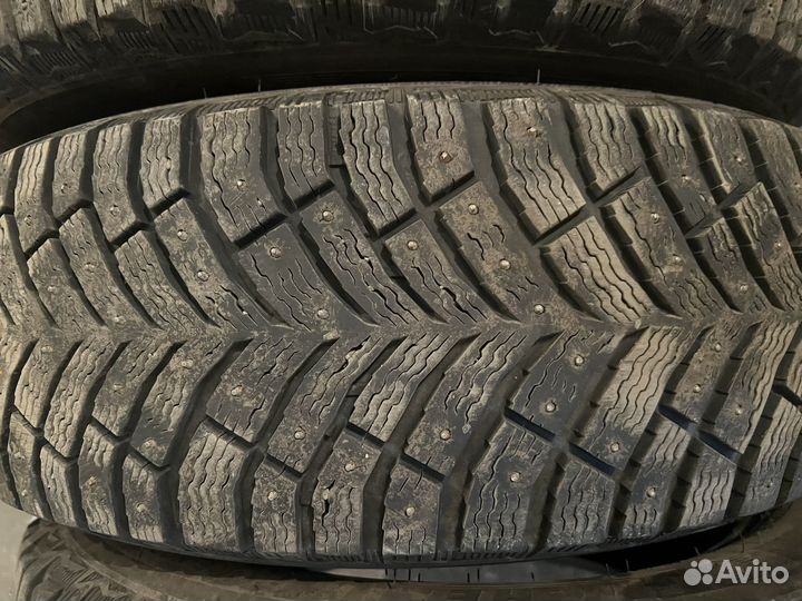 Michelin X-Ice North 4 215/60 R17