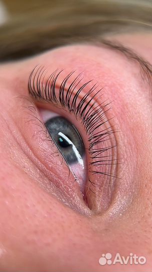 Модель на наращивание ресниц
