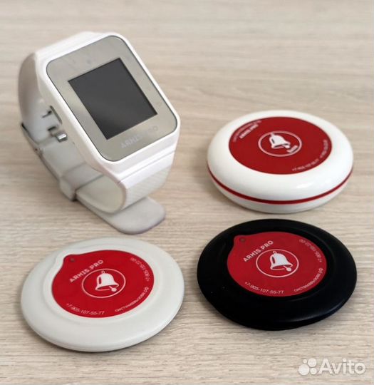 Комплекты вызова персонала: кнопка вызова и часы