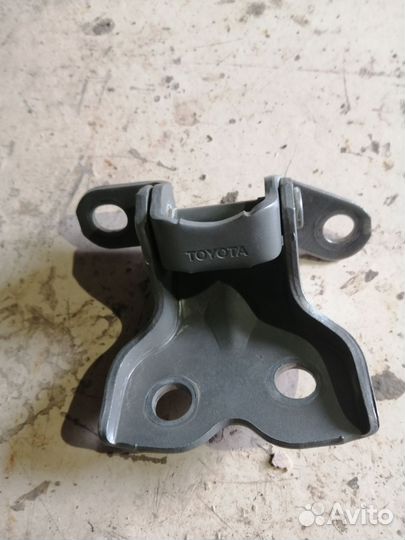 Петля двери тойота колола 120 кузов