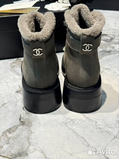 Ботинки Chanel с мехом